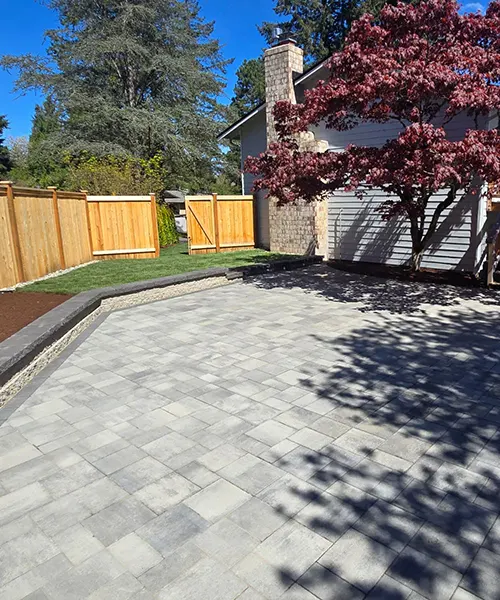 Outdoor Living Landscape in Shoreline 